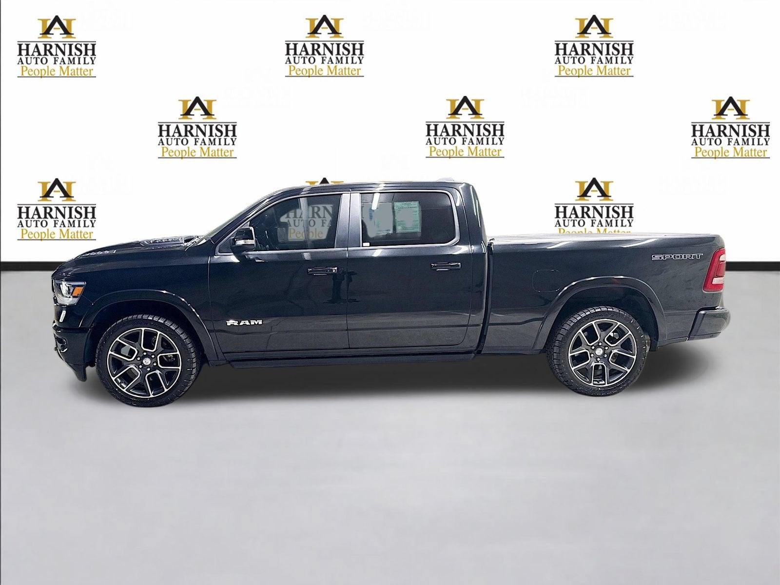 2020 RAM 1500 Laramie Crew Cab 4x4 6'4" Box