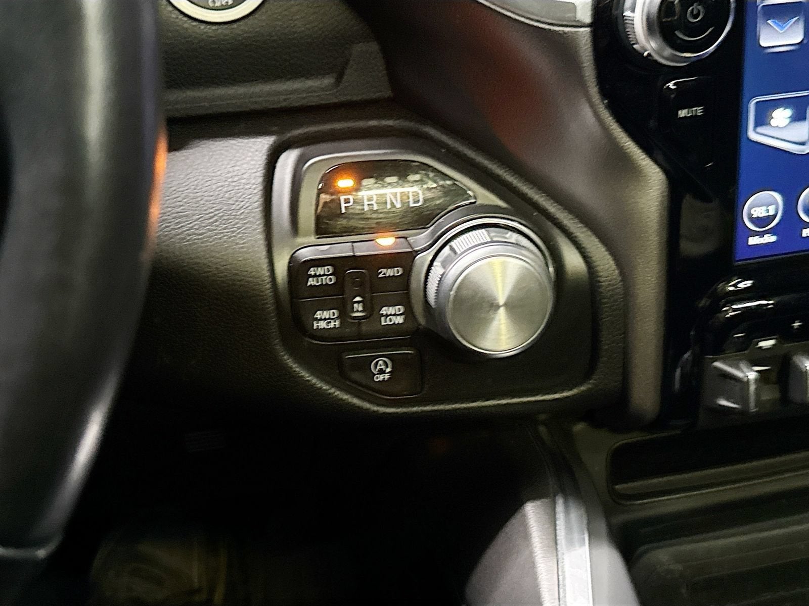 2020 RAM 1500 Laramie Crew Cab 4x4 6'4" Box