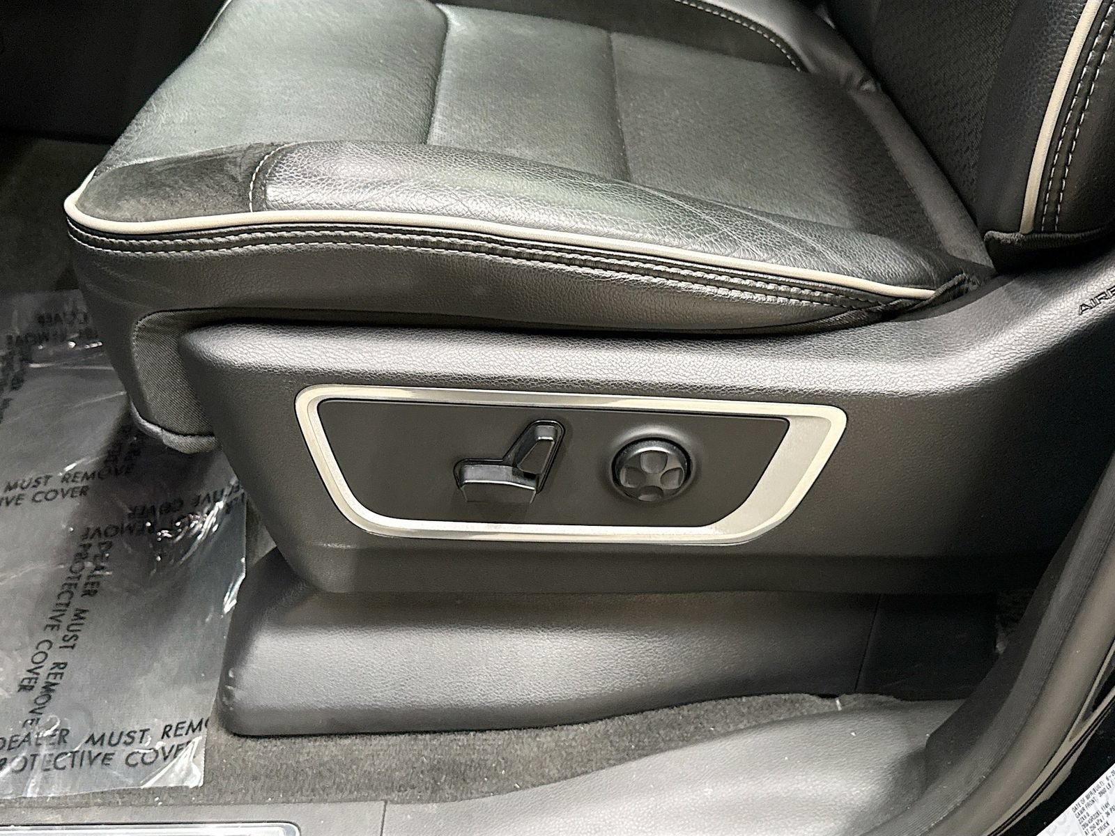 2020 RAM 1500 Laramie Crew Cab 4x4 6'4" Box