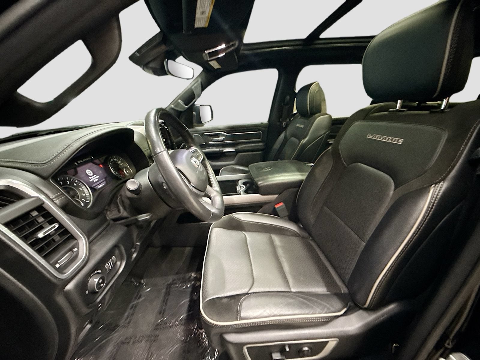 2020 RAM 1500 Laramie Crew Cab 4x4 6'4" Box