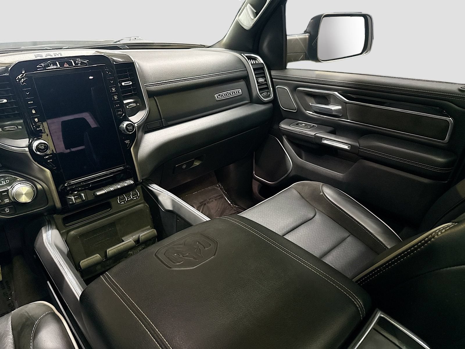 2020 RAM 1500 Laramie Crew Cab 4x4 6'4" Box