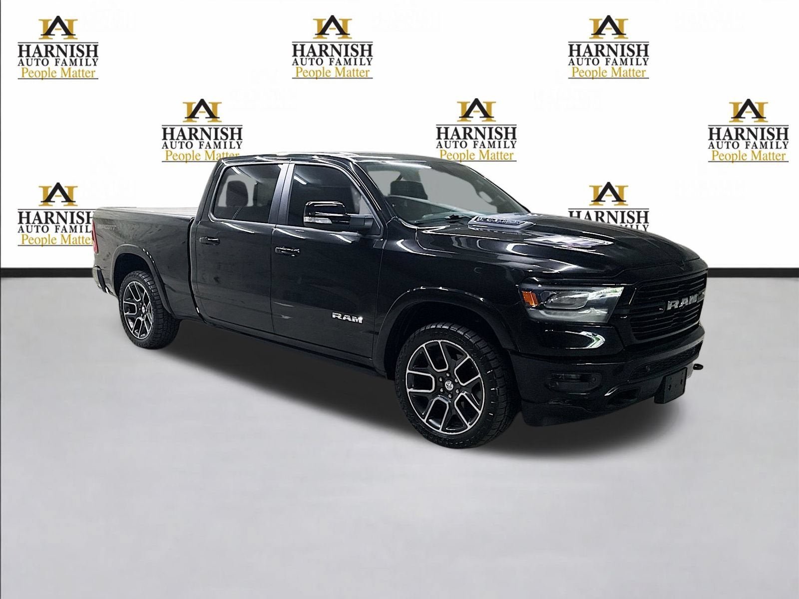 2020 RAM 1500 Laramie Crew Cab 4x4 6'4" Box