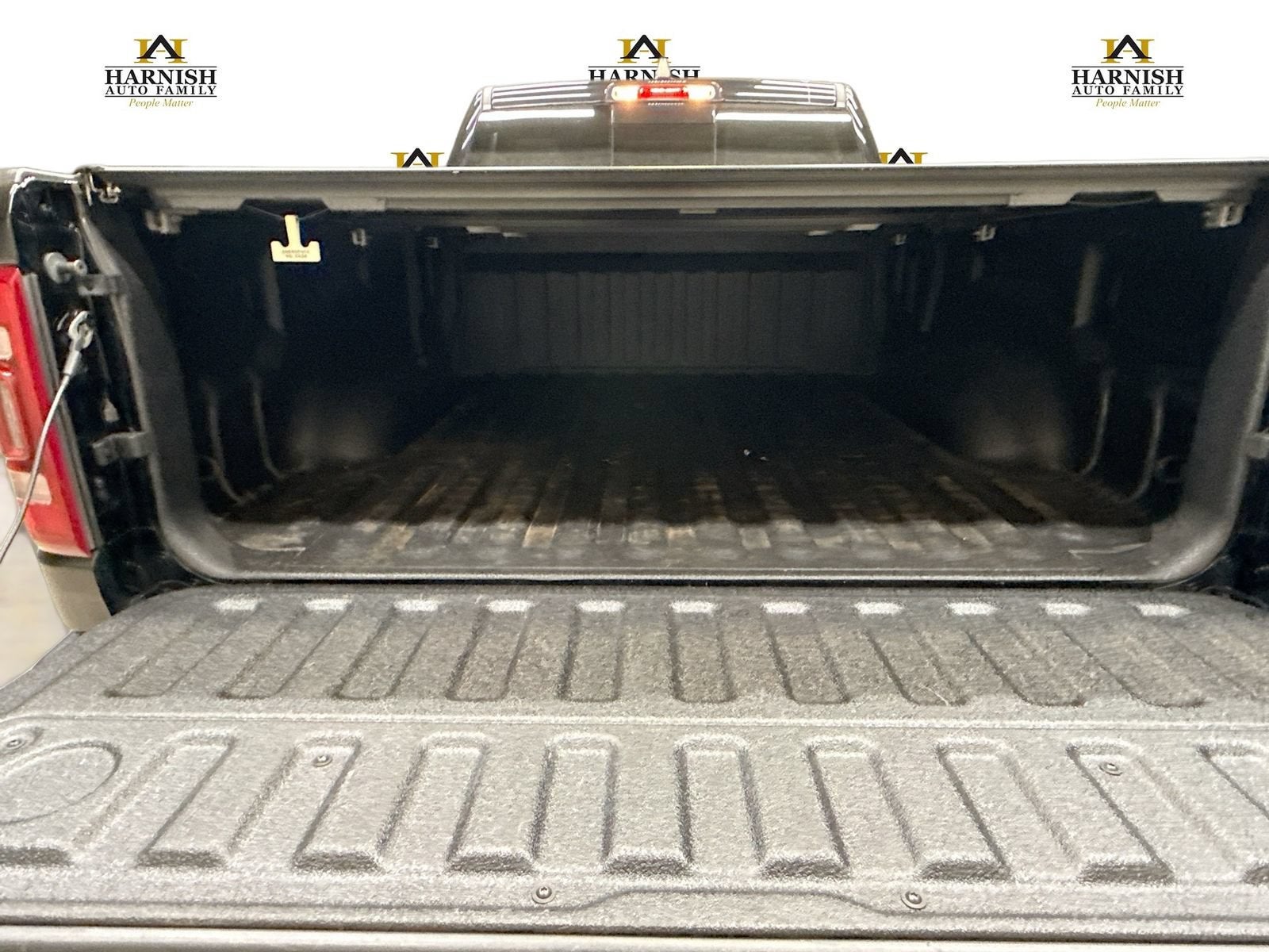 2020 RAM 1500 Laramie Crew Cab 4x4 6'4" Box