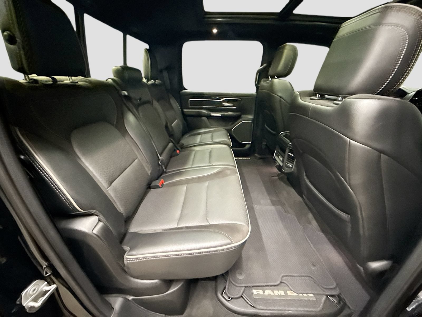 2020 RAM 1500 Laramie Crew Cab 4x4 6'4" Box