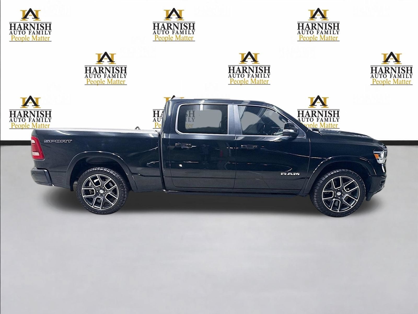 2020 RAM 1500 Laramie Crew Cab 4x4 6'4" Box