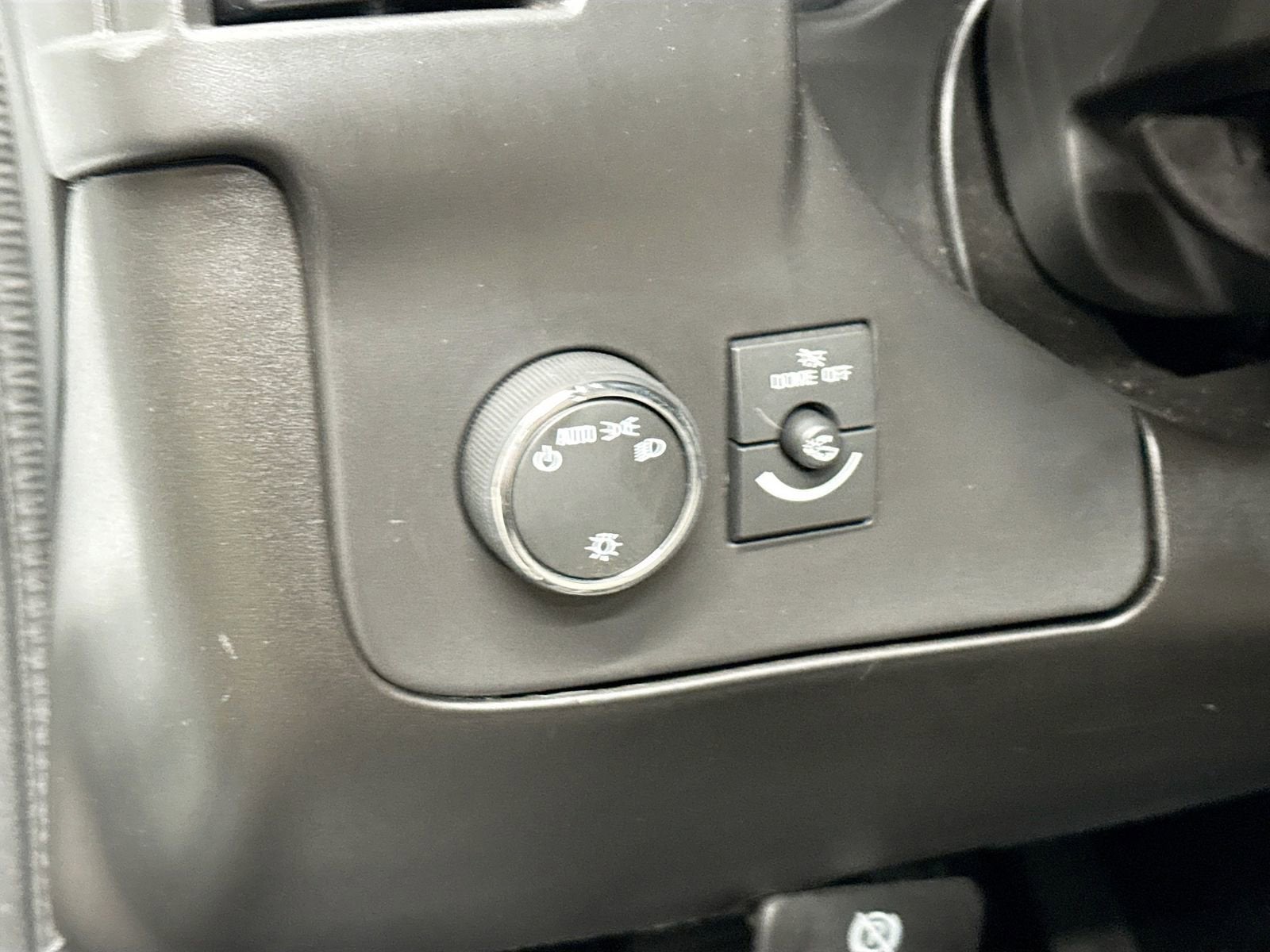 2025 Chevrolet Express Passenger 1LT