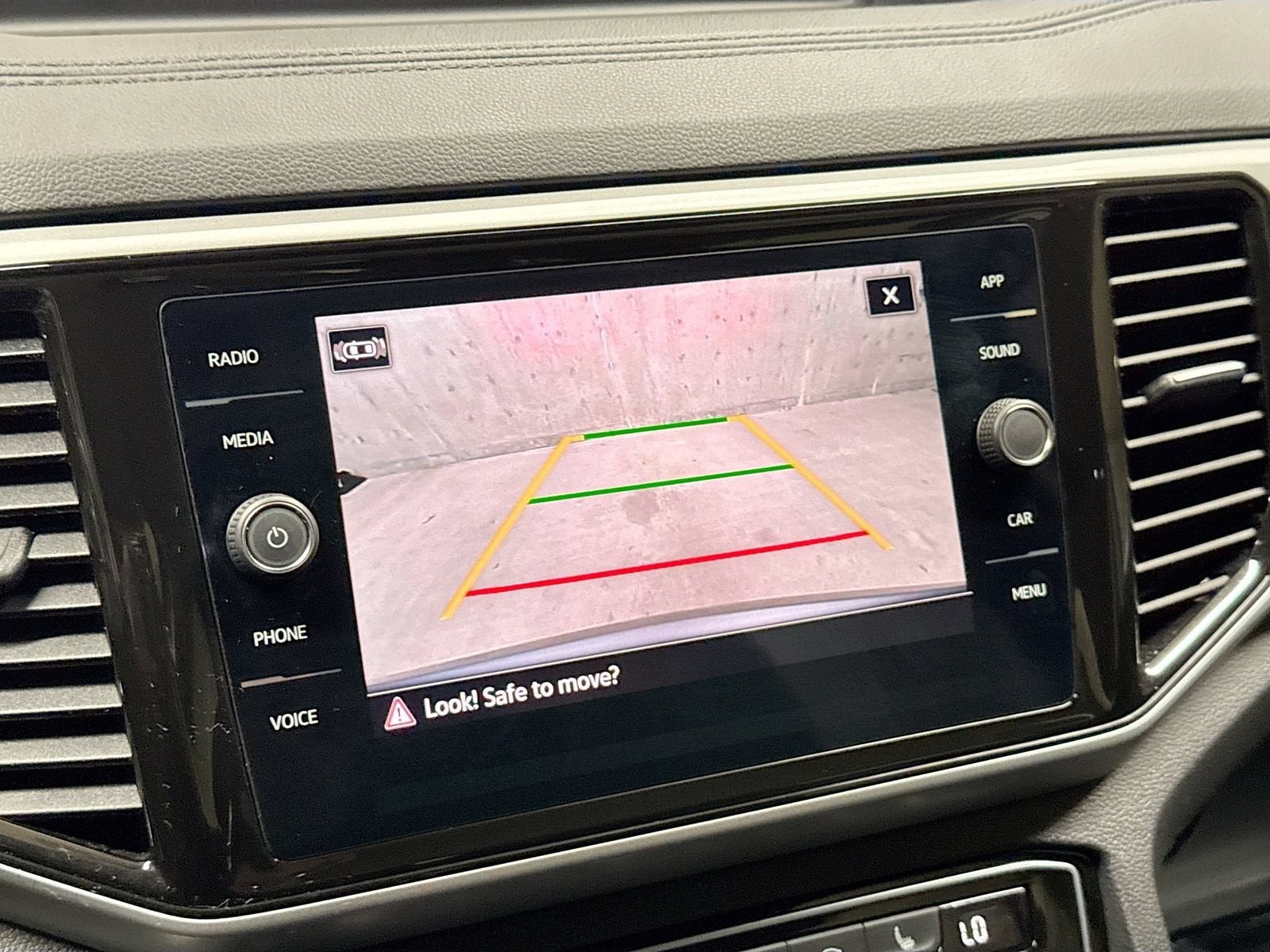 2023 Volkswagen Atlas 3.6L V6 SE w/Technology