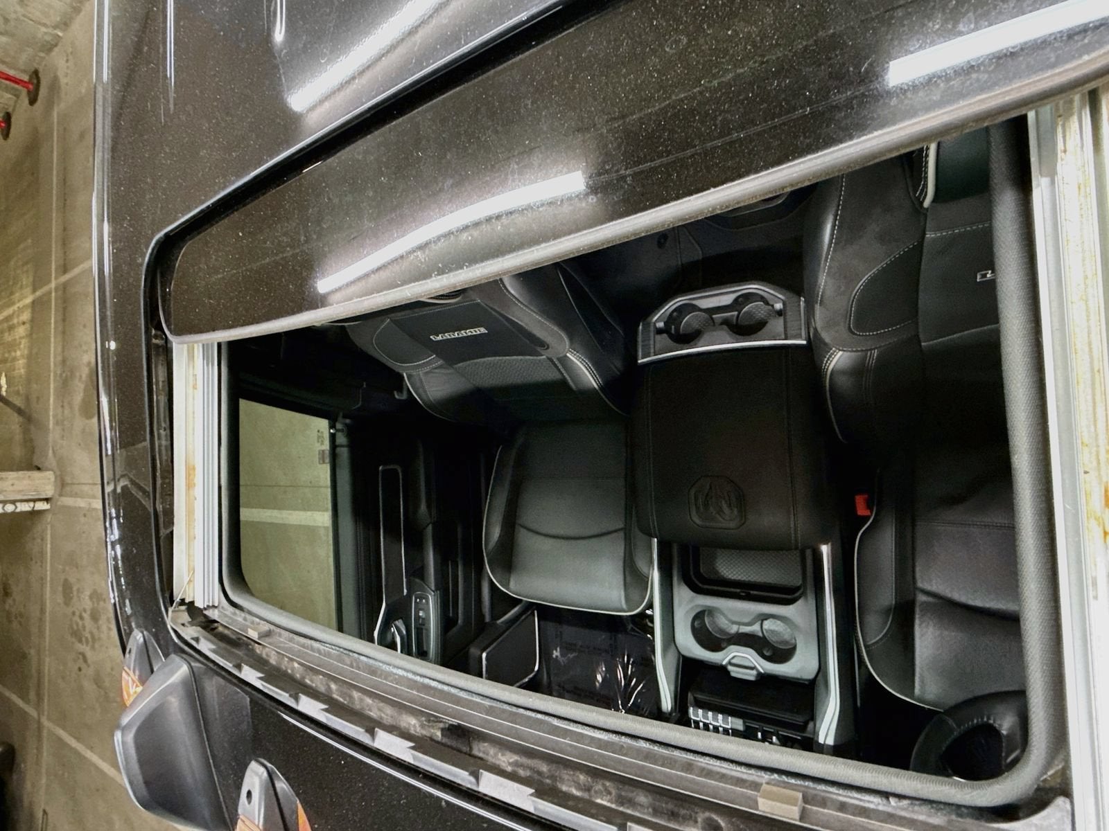 2024 RAM 3500 Laramie Crew Cab 4x4 8' Box
