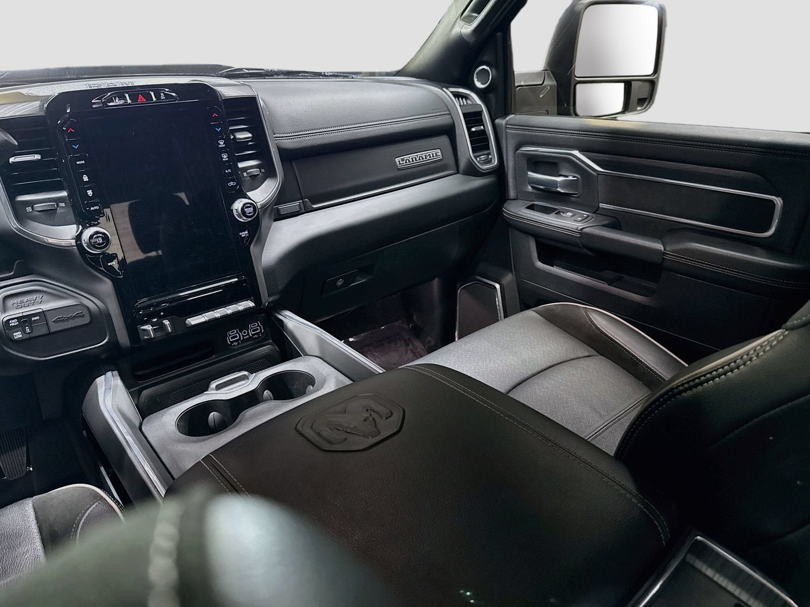 2024 RAM 3500 Laramie Crew Cab 4x4 8' Box