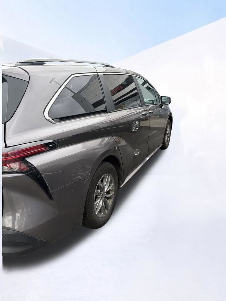 2022 Toyota Sienna XLE 7 Passenger
