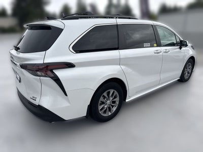 2023 Toyota Sienna XLE 7 Passenger