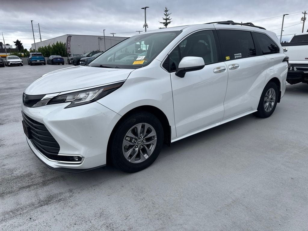 2023 Toyota Sienna XLE 7 Passenger