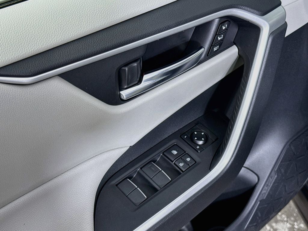 2021 Toyota RAV4 Hybrid XLE Premium