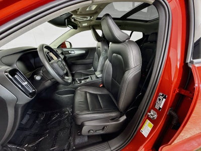 2021 Volvo XC40 Momentum