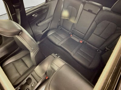 2021 Volvo XC40 Momentum