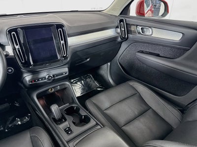 2021 Volvo XC40 Momentum
