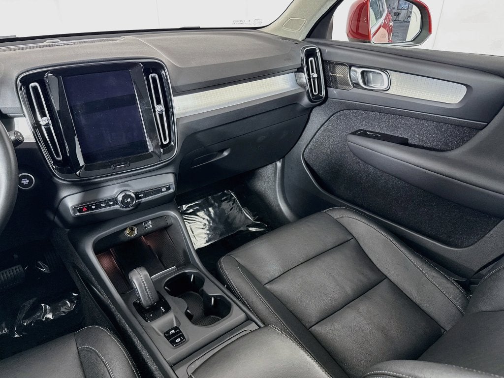 2021 Volvo XC40 Momentum
