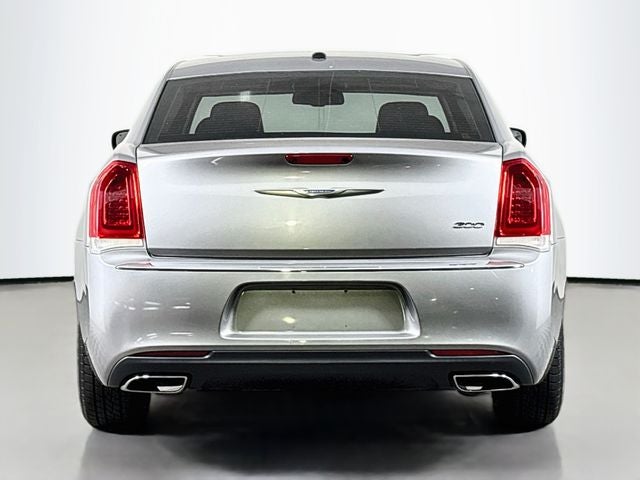 2017 Chrysler 300 Limited
