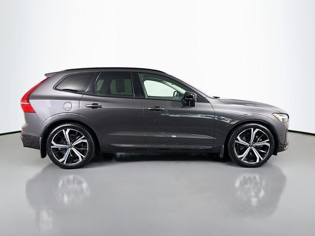 2023 Volvo XC60 B6 Ultimate Dark Theme