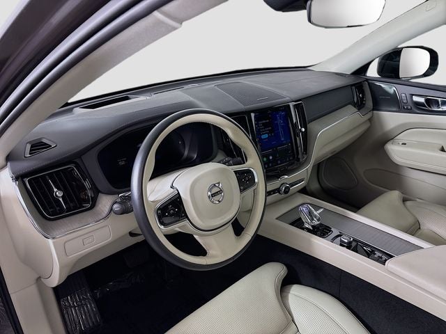 2023 Volvo XC60 B6 Ultimate Dark Theme