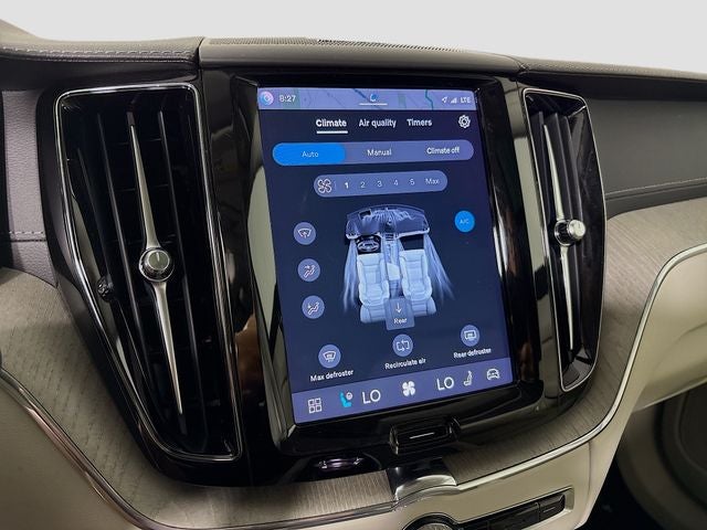 2023 Volvo XC60 B6 Ultimate Dark Theme