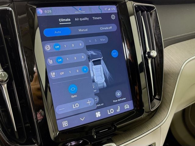 2023 Volvo XC60 B6 Ultimate Dark Theme