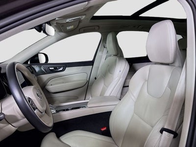 2023 Volvo XC60 B6 Ultimate Dark Theme