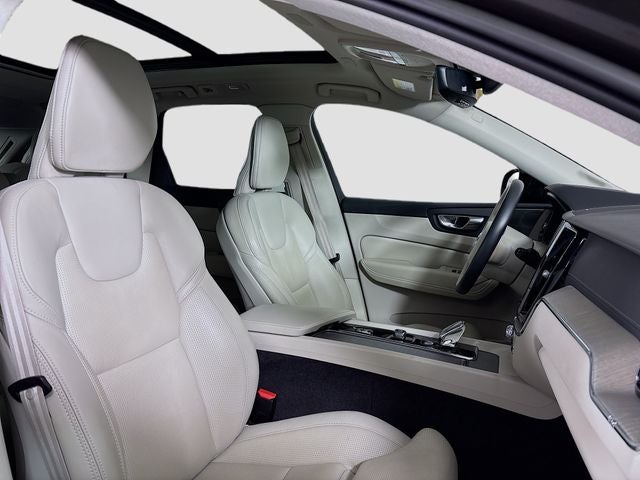 2023 Volvo XC60 B6 Ultimate Dark Theme