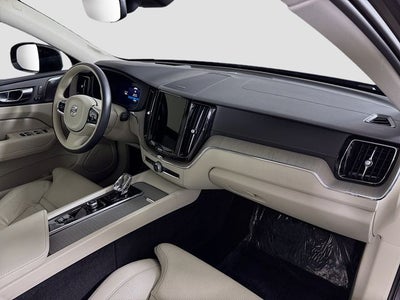 2023 Volvo XC60 B6 Ultimate Dark Theme
