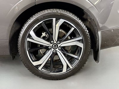 2023 Volvo XC60 B6 Ultimate Dark Theme