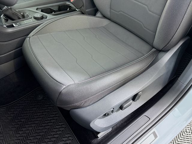 2026 Volkswagen Taos 1.5T SE Black