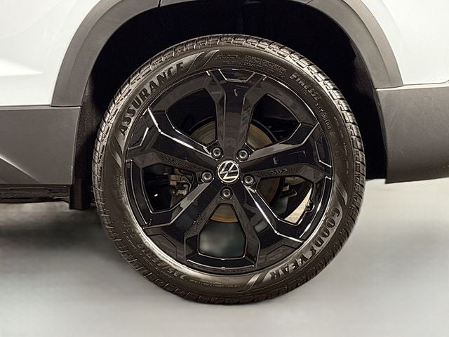 2026 Volkswagen Taos 1.5T SE Black