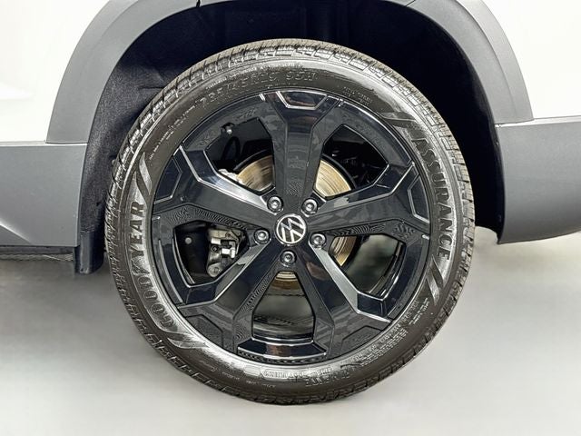 2026 Volkswagen Taos 1.5T SE Black