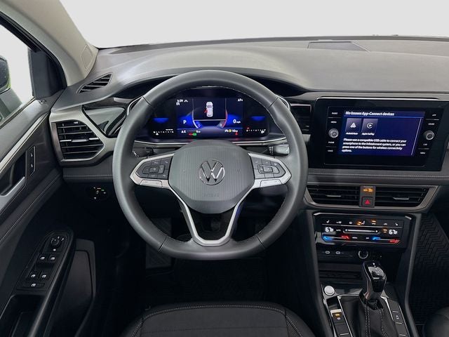 2026 Volkswagen Taos 1.5T SE Black