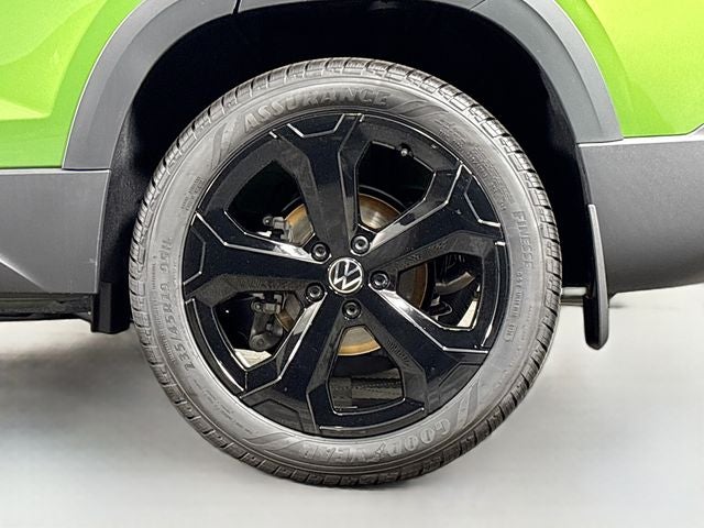 2026 Volkswagen Taos 1.5T SE Black