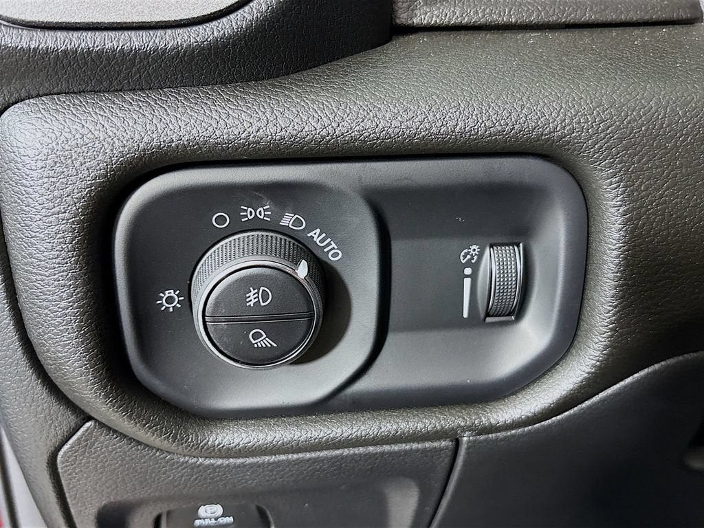 2025 RAM 1500 Warlock Crew Cab 4x4 5'7" Box