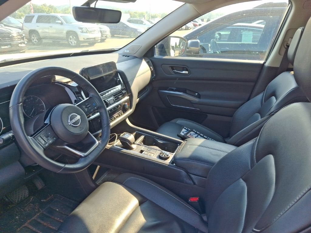 2023 Nissan Pathfinder SL 4WD