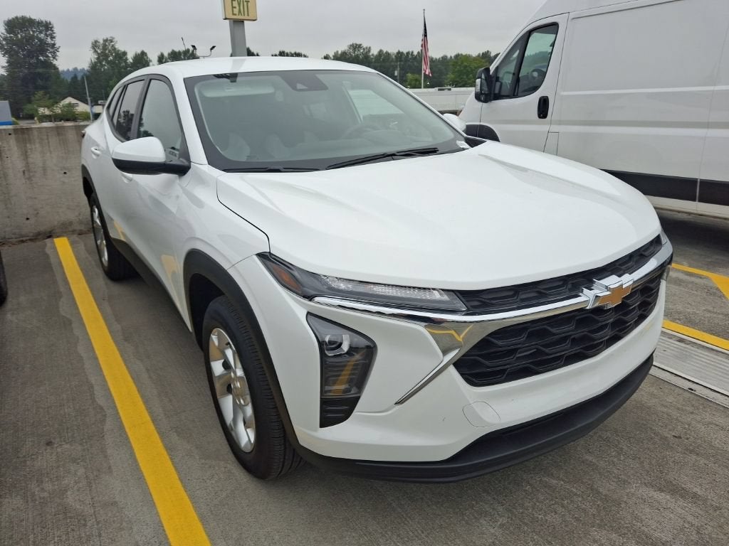 2025 Chevrolet Trax LS